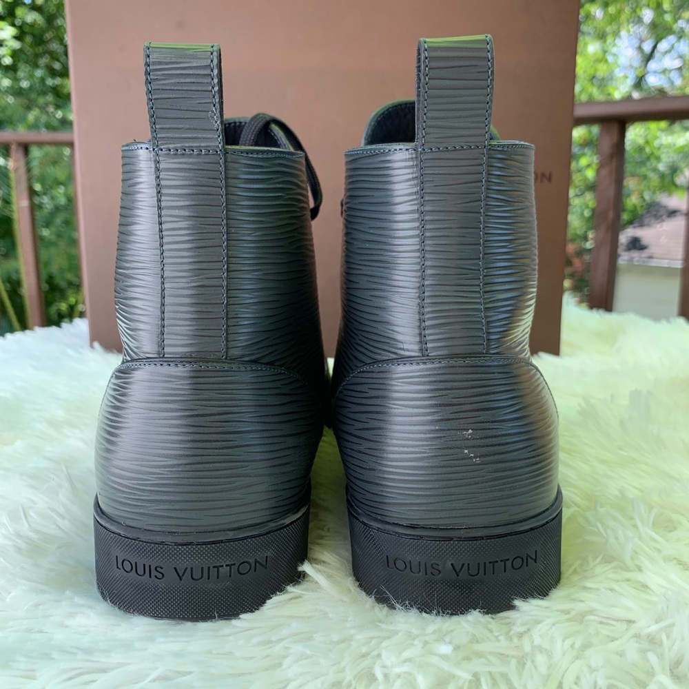 Authentic Louis Vuitton Epi Leather Sneaker - Picture 3 of 8